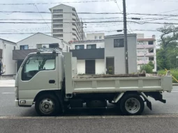 
										Isuzu ELF Truck full									