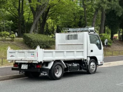 
										Isuzu ELF Truck full									
