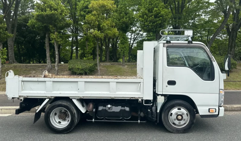 
								Isuzu ELF Truck full									