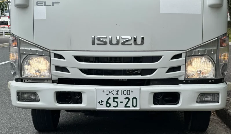 
								Isuzu ELF Truck full									