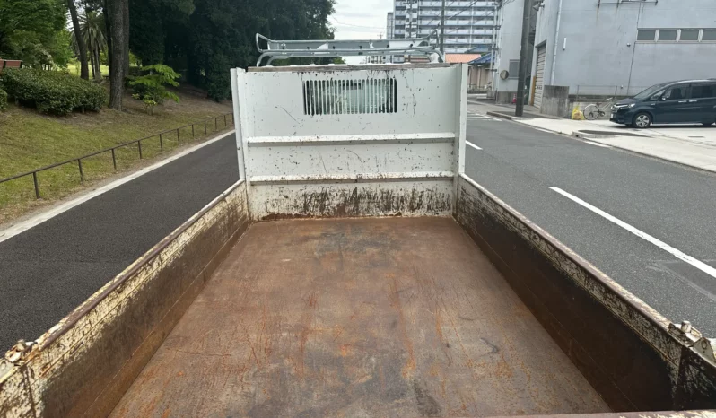 
								Isuzu ELF Truck full									