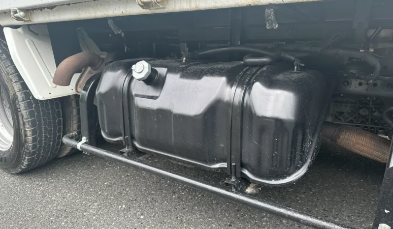 
								Isuzu ELF Truck full									