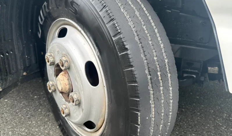 
								Isuzu ELF Truck full									