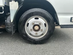 
										Isuzu ELF Truck full									