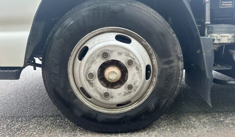 
								Isuzu ELF Truck full									