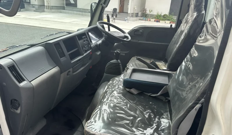 
								Isuzu ELF Truck full									