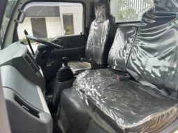 
										Isuzu ELF Truck full									