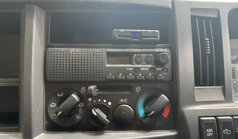 
								Isuzu ELF Truck full									