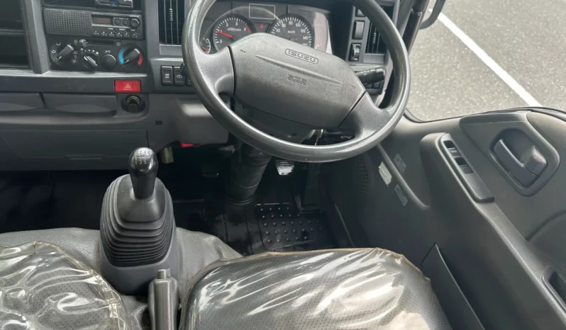 
								Isuzu ELF Truck full									