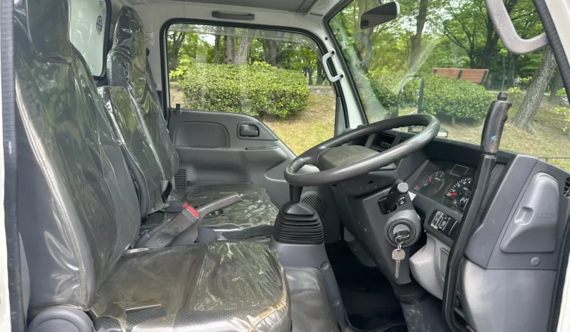 
								Isuzu ELF Truck full									