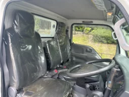 
										Isuzu ELF Truck full									