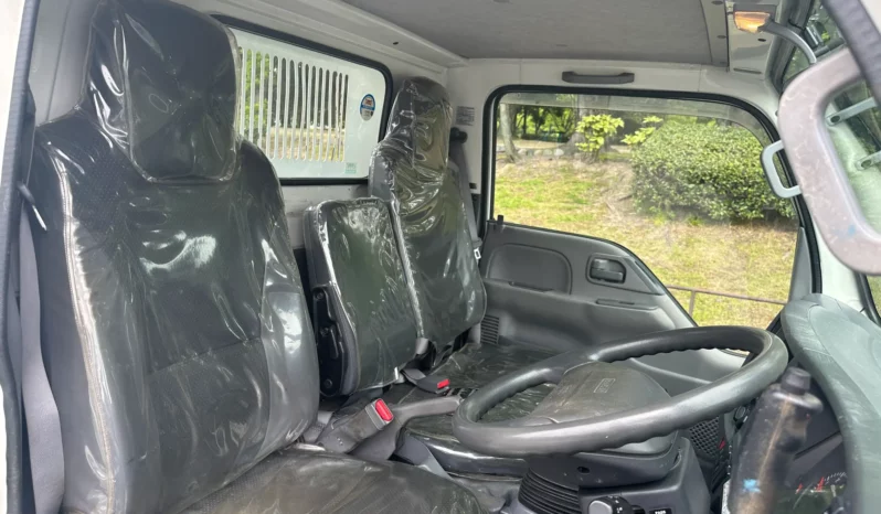 
								Isuzu ELF Truck full									