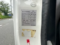 
										Isuzu ELF Truck full									