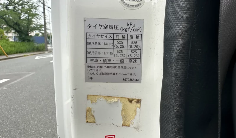 
								Isuzu ELF Truck full									