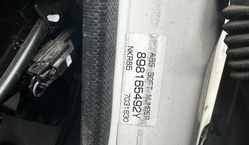 
								Isuzu ELF Truck full									