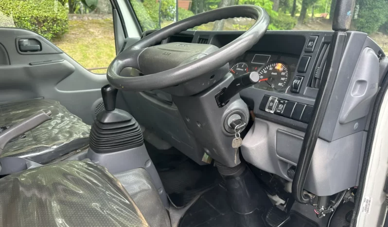 
								Isuzu ELF Truck full									