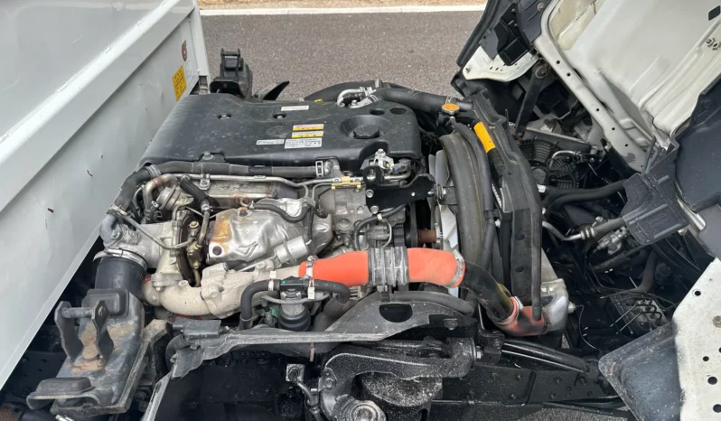 
								Isuzu ELF Truck full									