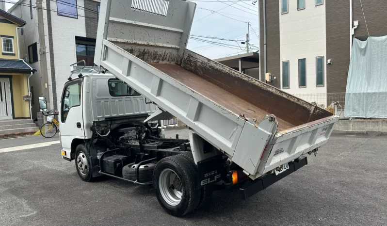 
								Isuzu ELF Truck full									