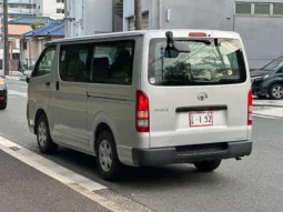 
										Hiace Van full									