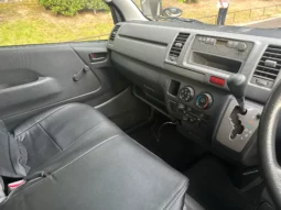 
										Hiace Van full									