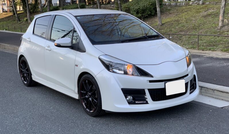 
								Vitz RS GS Pearl full									