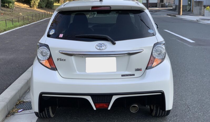
								Vitz RS GS Pearl full									
