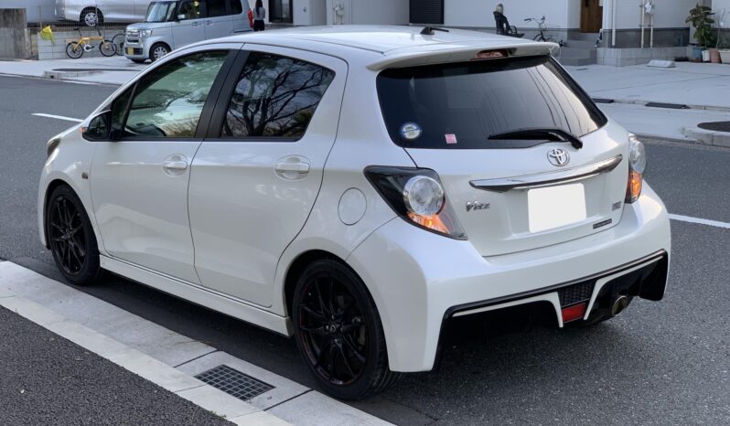 
								Vitz RS GS Pearl full									