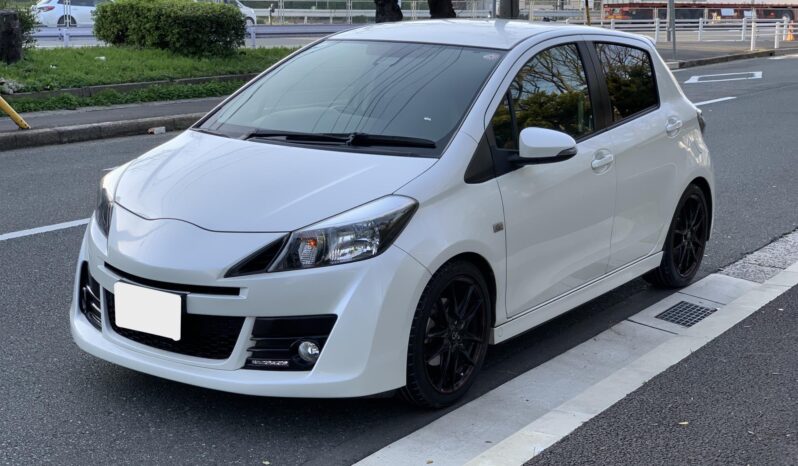 
								Vitz RS GS Pearl full									