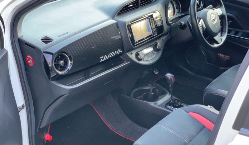 
								Vitz RS GS Pearl full									