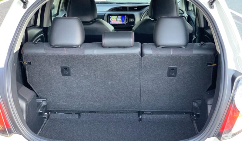 
								Vitz RS GS Pearl full									