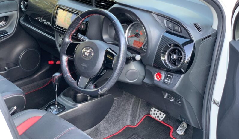 
								Vitz RS GS Pearl full									