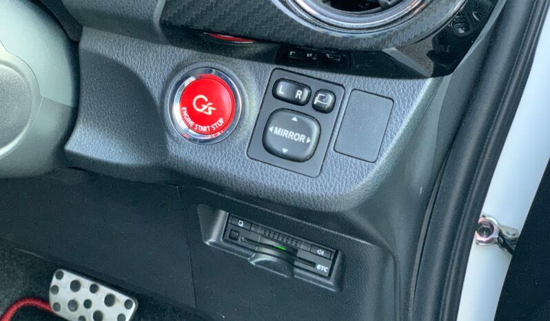 
								Vitz RS GS Pearl full									