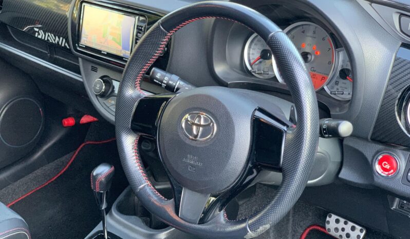 
								Vitz RS GS Pearl full									