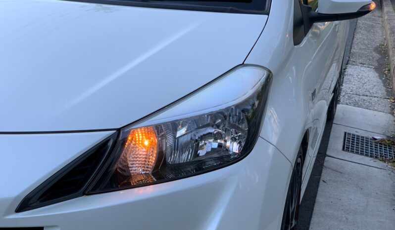 
								Vitz RS GS Pearl full									