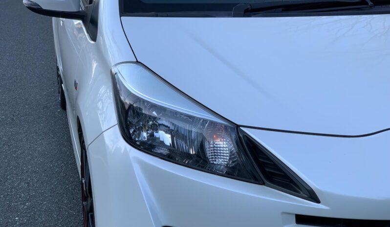 
								Vitz RS GS Pearl full									