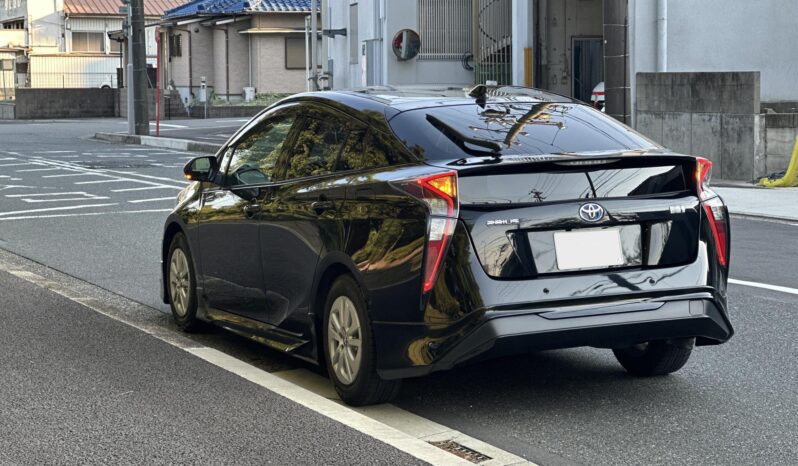 
								Toyota Prius full									