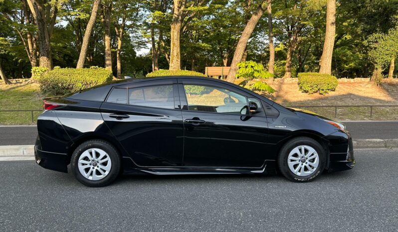 
								Toyota Prius full									