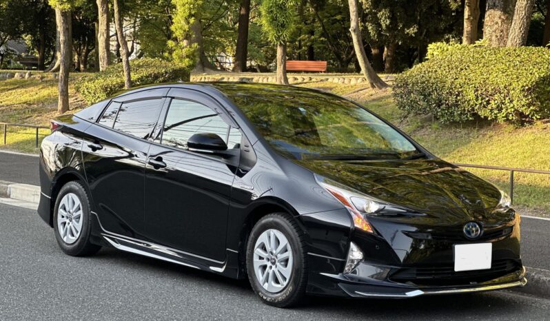 
								Toyota Prius full									